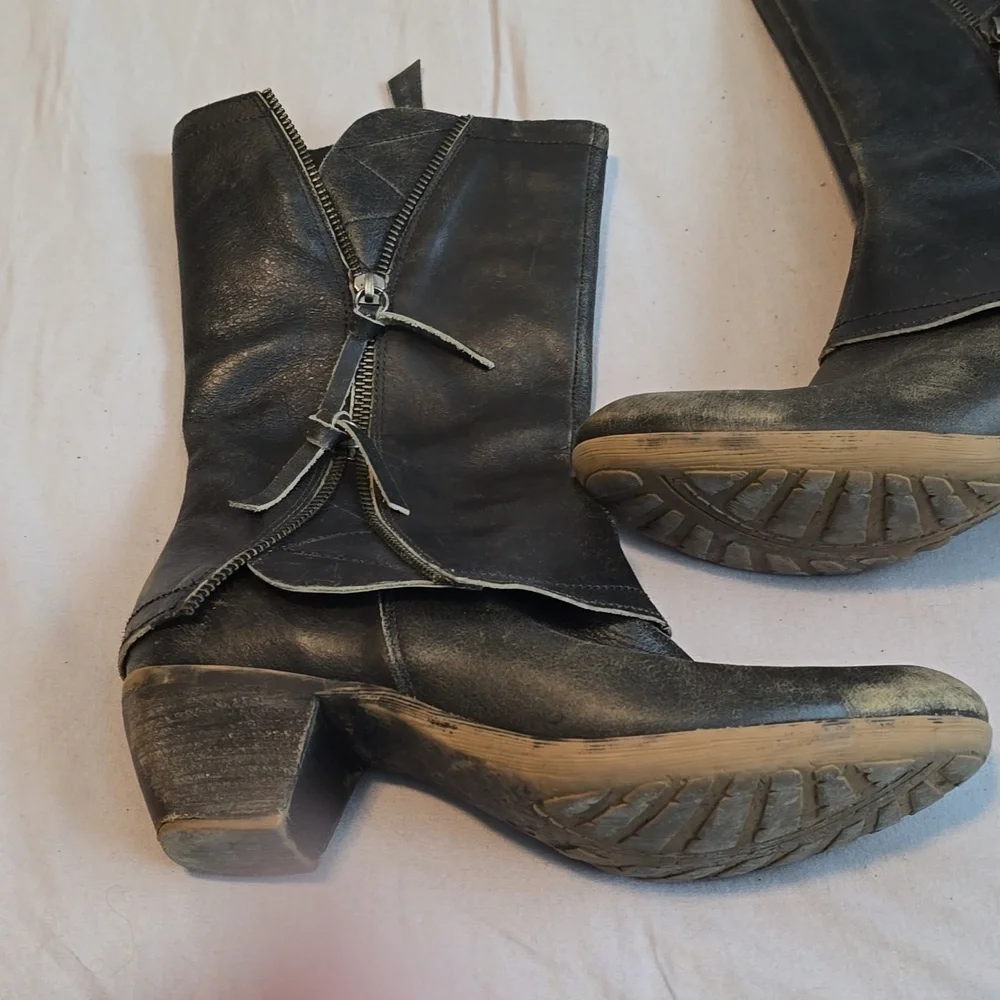 Women's Black Leather Boots - Picture 3 of 10